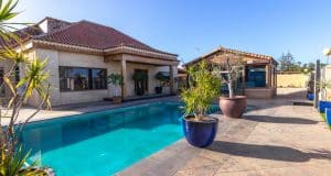 villa di lusso con piscina privata in vendita nella zona di maspalomas in gran canaria